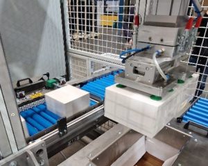 case packer pakt meerdere dozen op